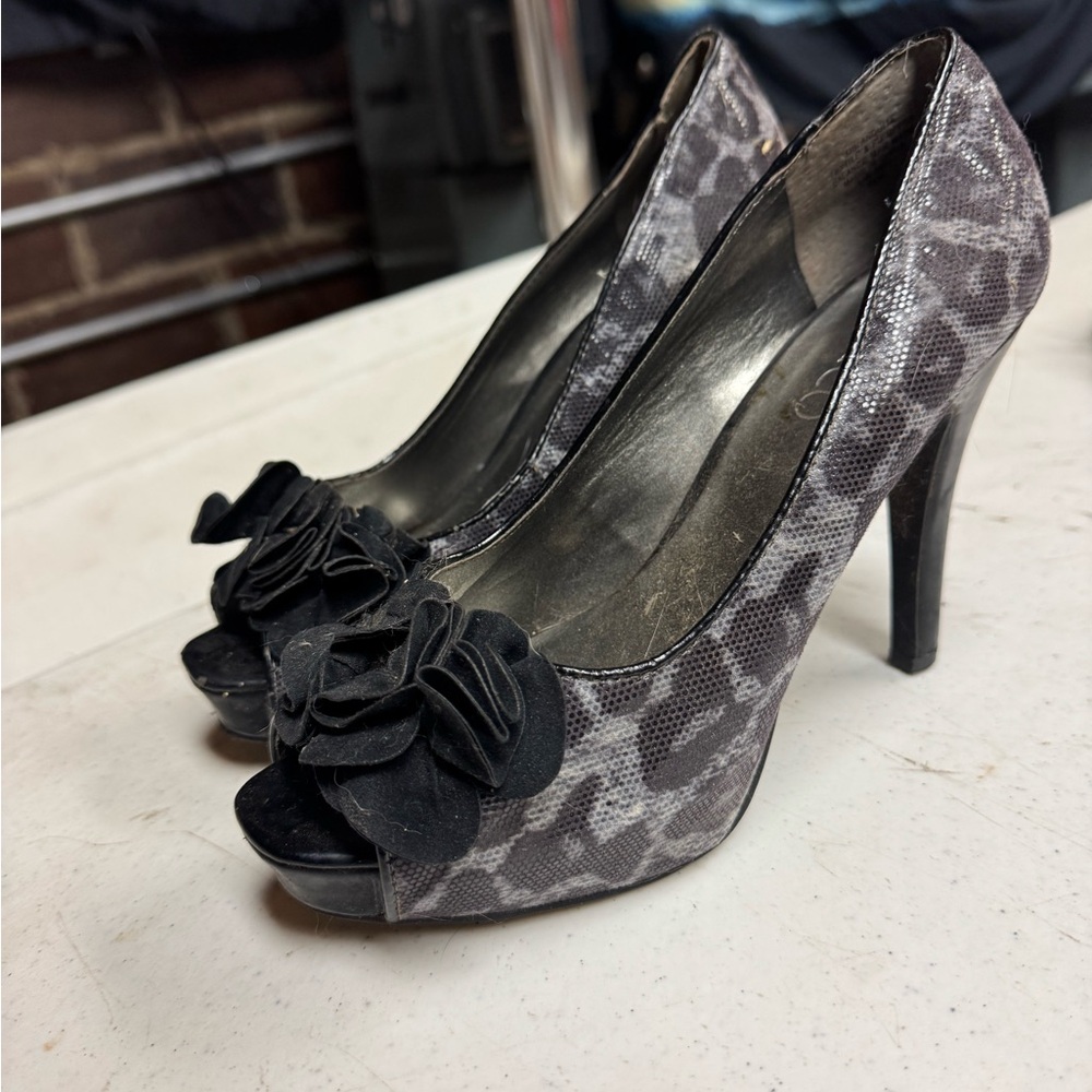 Nine & Co. Black and Gray Patterned Heels